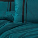 cotton patalynės komplektas, tamsiai žalias su juodomis juostomis, fragmentas iš arti