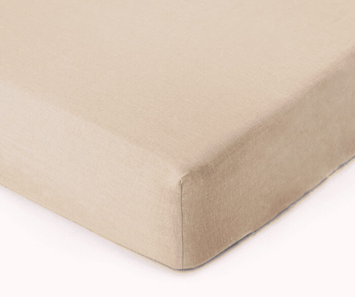 Beige spalvos lininė paklodė su guma