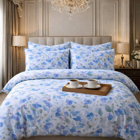 Premium satino komplektas Verona Premium satino komplektas Verona, baltas su mėlynomis gėlėmis