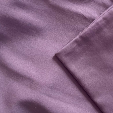 Plum (slyvų) spalvos satino komplekto fragmentas