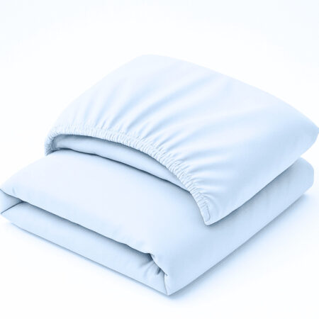 Premium satino paklodė Blue frog su guma blue frog švelniai melsva paklodė su guma premium satino