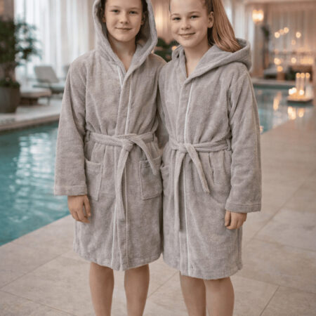 Pilkos spalvos wellsoft chalatas viakams