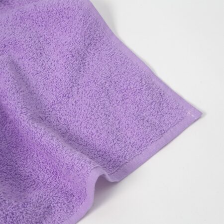 Šviesiai violetinis rankšluostis
