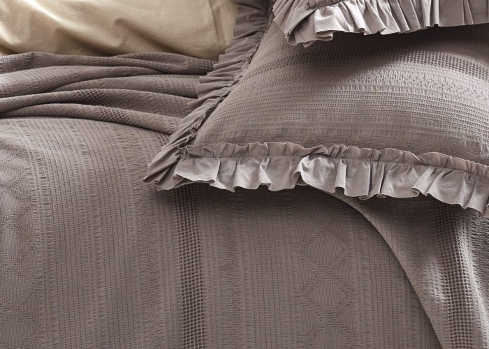 Tziana pilkos spalvos lovatiesė